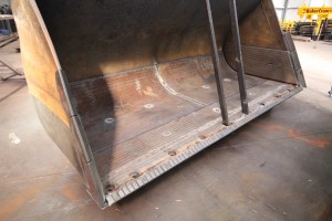 Komatsu WA500 Bucket Rebuild